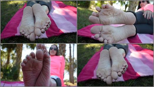 Toes pointing – Superb Sole Show