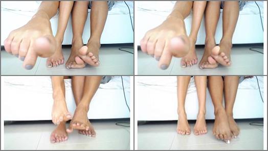 Barefoot – Makayla Divine – 2 Hotties Play Footsies
