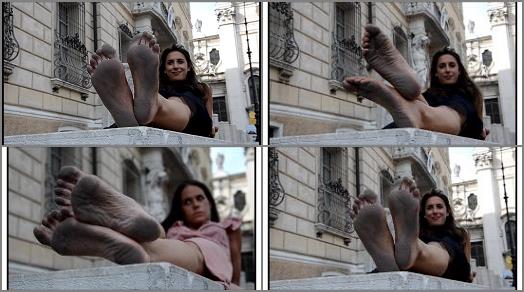 Dirty feet – Barefoot Urban Girls – SWAINS and AMELIE: filthy soles festival