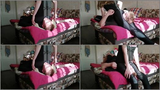 Scissorhold – Young Goddess – Reverse Scissors And Facesitting Humiliation
