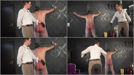 Wellies – GERMAN FEMDOM Lady Victoria Valente – The whipping treatment – chastisement of the slave’s butt
