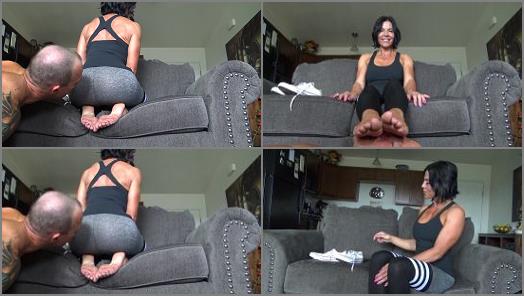Footdom –   Goddess Zephy, Feet flexing and tributes $$$