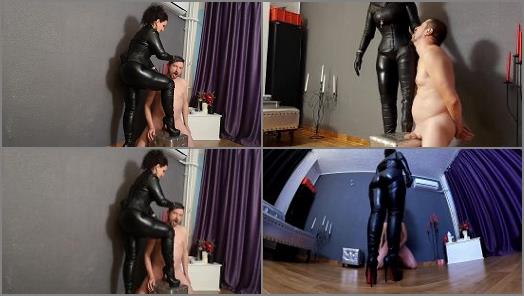Leather Top – Mistress Luna – CBT to an impotent