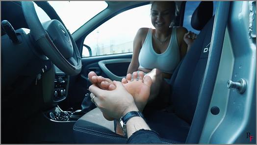 Foot tickling – RussianFetish – Tickling hyper sensitive barefoot Mara in the car in summer days – Don’t bite my feet and armpits!
