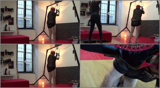 Online – Mistress Roberta starring in video ‘Bullwhipping your sorry ass part. II’